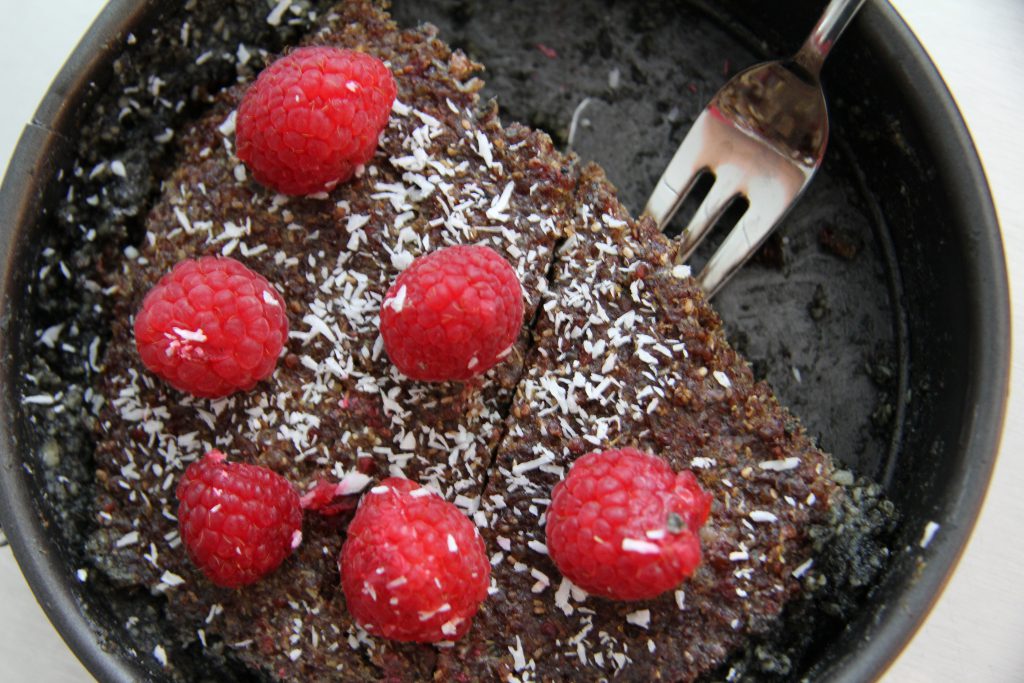 Quinoa cake on a dates' base Anna Lewandowska healthy plan by Ann